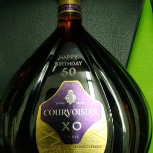 חריטה אישית על בקבוקים