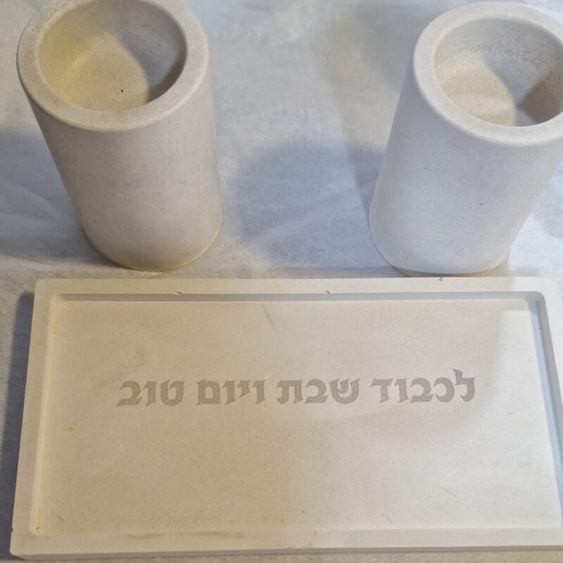 זוג פמוטים מבטון