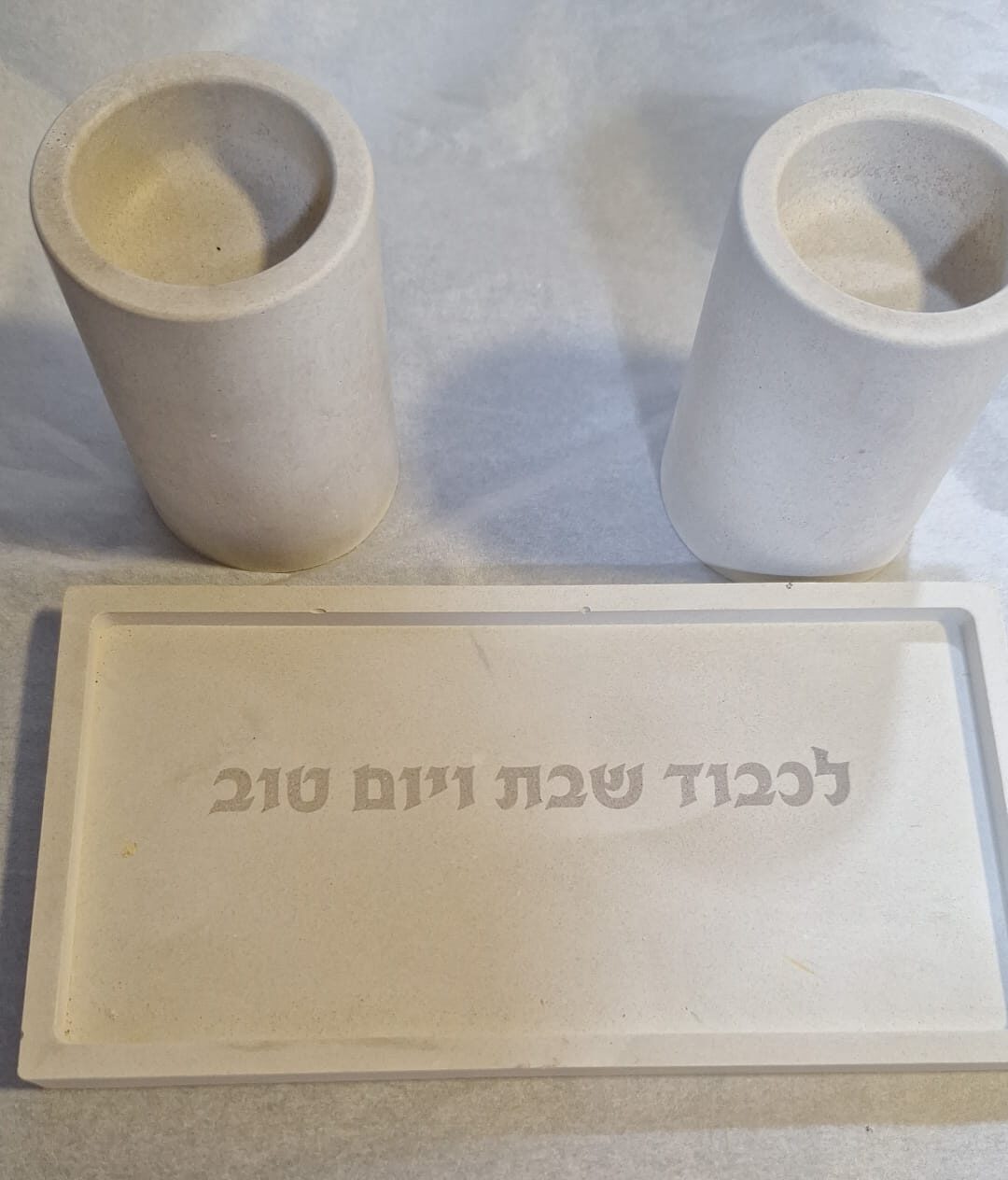 זוג פמוטים מבטון